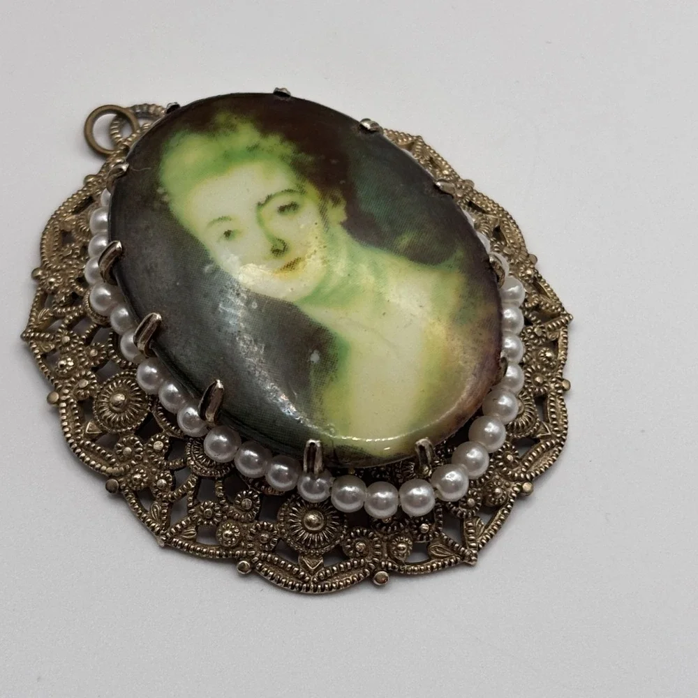 Vintage Painted Filigree Pendant West Germany Gold Tone Beaded 2.25
